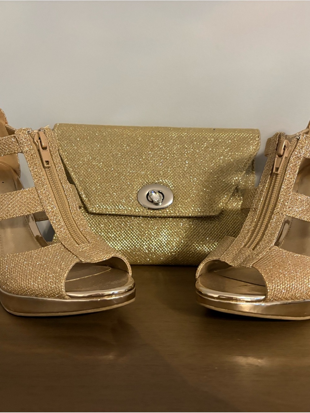 FIONI Clothing Gold Glitter Strappy Sandals